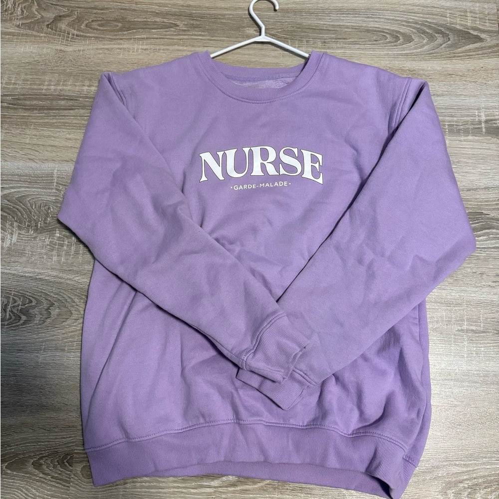 NURSE Graphic Crewneck Sweatshirt - Lavender GARDE MALADE